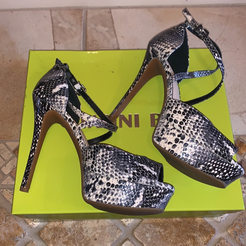EUC 🤩 Gianni Binni Karstin Snake Reptile Platform Strappy Peep Toe Heels 8.5M - Picture 4 of 8